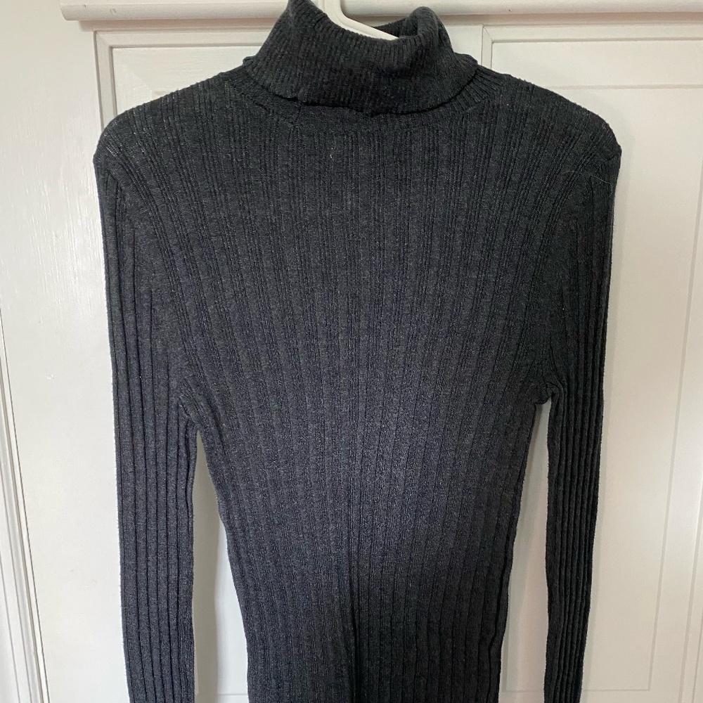 American Eagle Long sleeve sweater